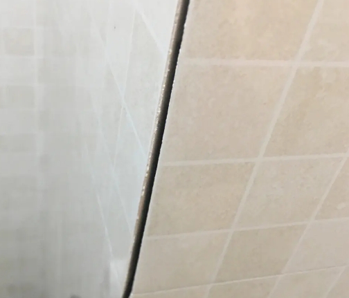 弥渡瓷砖空鼓维修公司分享阳台瓷砖脱落的修复过程可以分为以下几个步骤